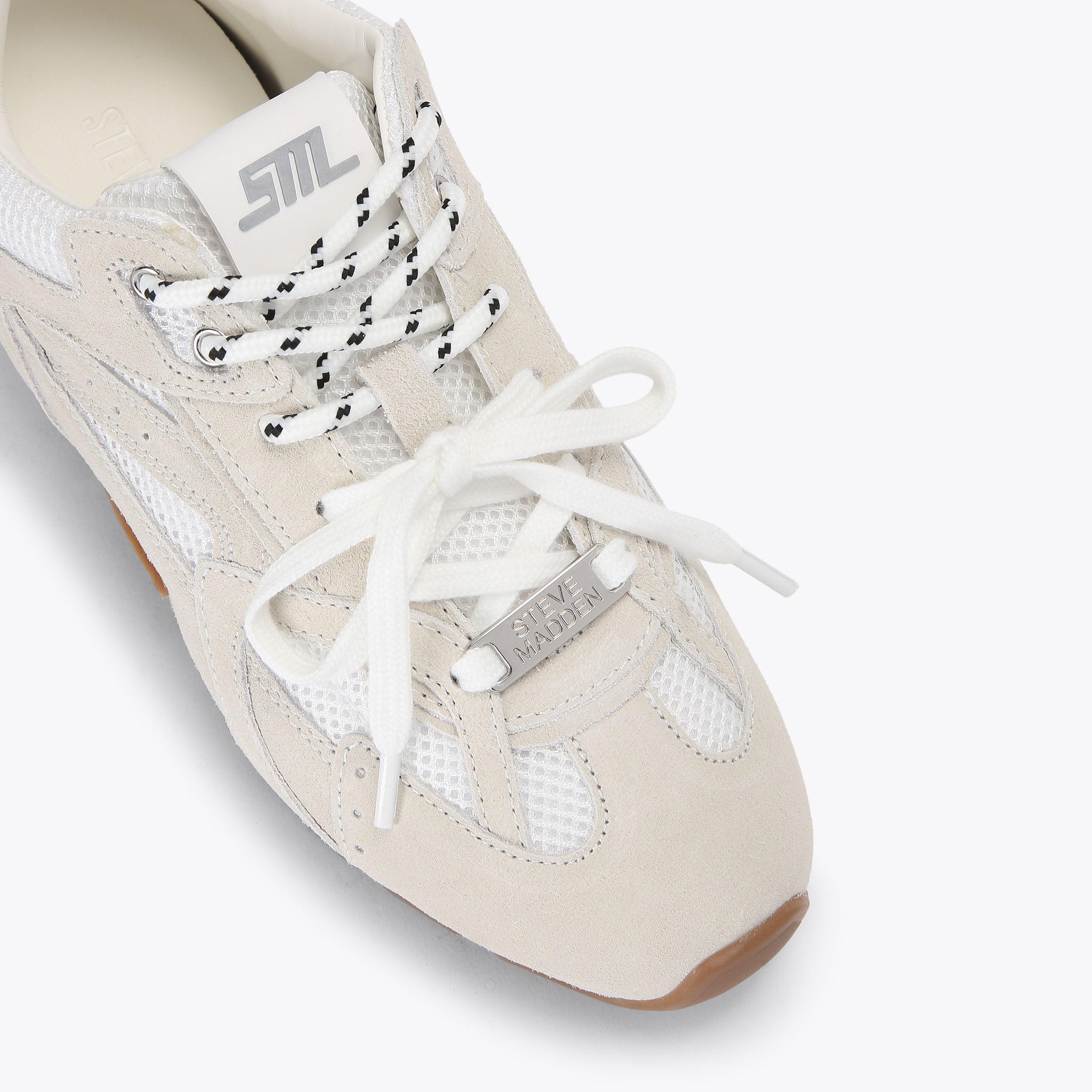 Aziel White - view 4