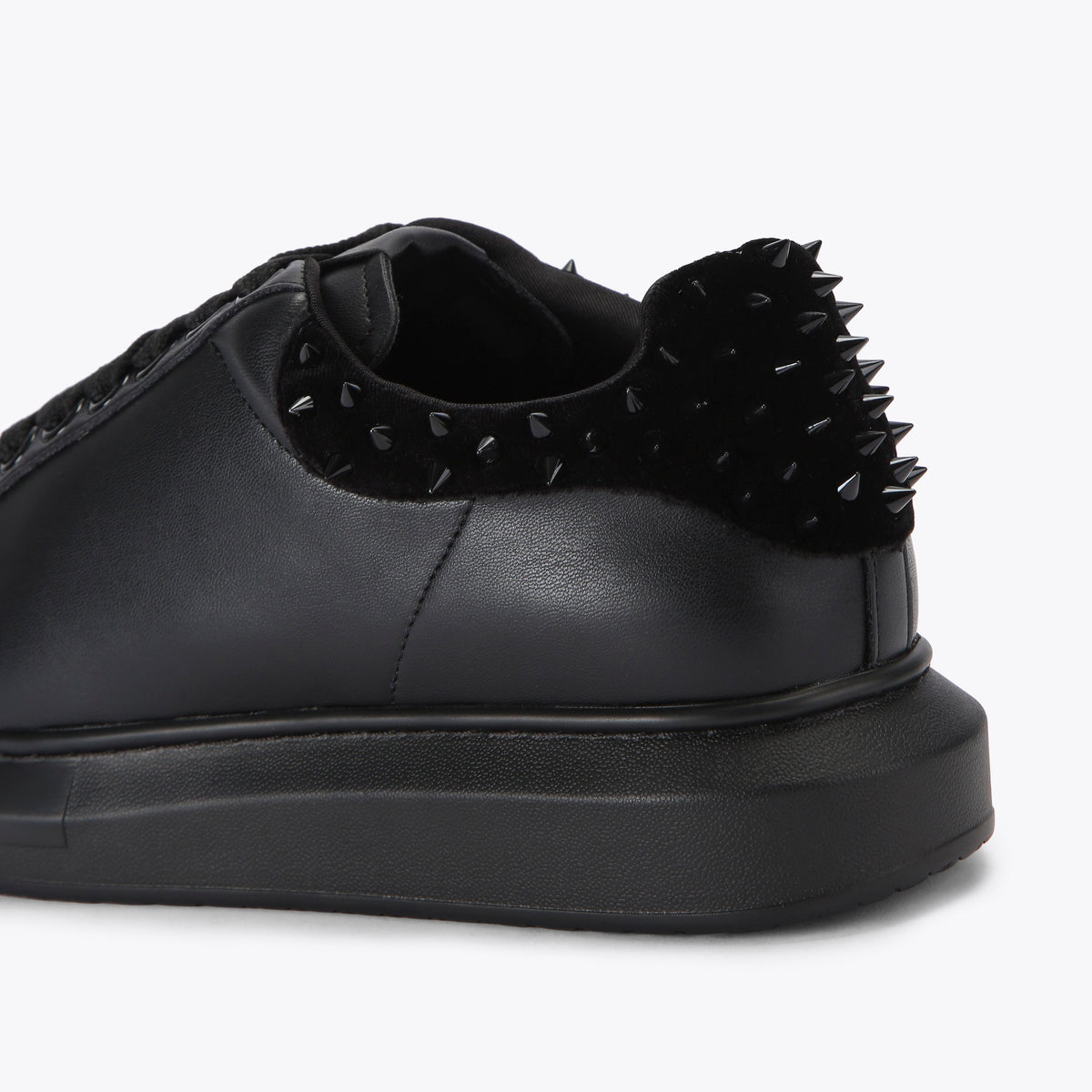 Frost Trainer Black