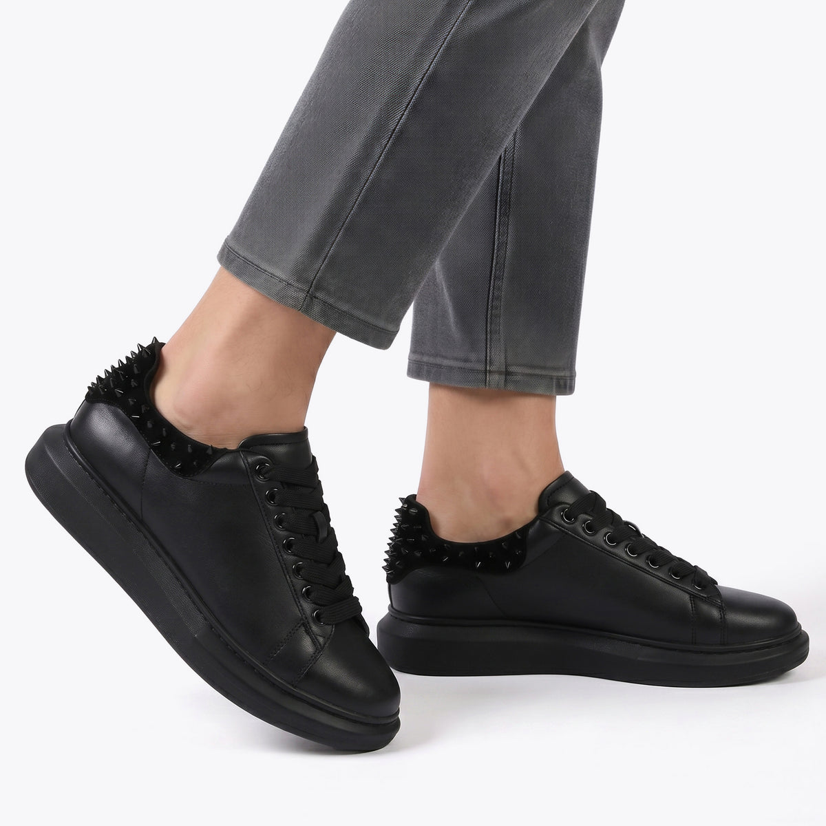 Frost Trainer Black